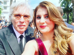 Красивая молдавская актриса сделала селфи и видео со звездами кино Каннского фестиваля