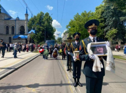 В последний путь Юрия Садовника проводили аплодисментами и с воинскими почестями