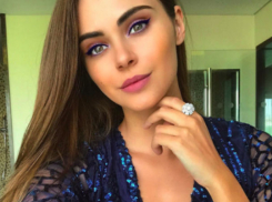 Секс-бомба Ксения Дели показала свои прелести без нижнего белья