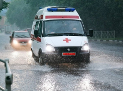 Малышка с высокой температурой вынуждена была ждать, пока врачи скорой помощи в Кишиневе перестанут бояться дождя