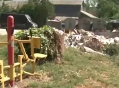 Людей Усатого обвинили в возникновении мусорной свалки рядом с детской площадкой в Бельцах