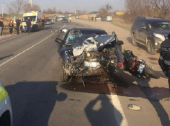 Подробности ужасной аварии под Бельцами, унесшей жизни 32-летнего мотоциклиста и 19-летней девушки - в столкновении виновен водитель авто