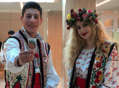 Тысячи марцишоров в честь прихода весны раздали в аэропорту Кишинева 