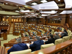 Парламентское большинство вновь не включило инициативу об отмене закона о миллиарде в повестку заседания 