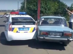 Десантник устроил пьяное ДТП с патрульной машиной в Одессе и попытался совершить суицид