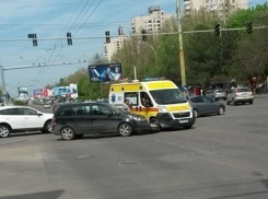 В Кишиневе столкнулись «скорая» и легковой автомобиль