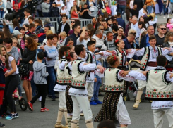 Артисты, певшие и плясавшие при Плахотнюке и для Плахотнюка, теряют работу при Санду
