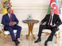 Запуск прямого авиарейса между Кишиневом и Баку обсудил Додон с Алиевым