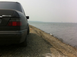 Водитель на «Мерседесе» угодил в озеро, пытаясь скрыться от полиции в Комрате