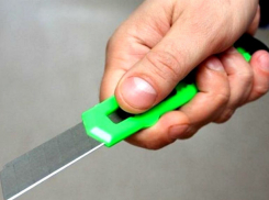 Молдаванин нанес петербуржцу множественные ранения канцелярским ножом