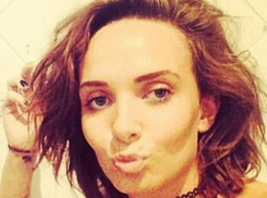 Официантка бара обвинила в сексуальных домогательствах 30 депутатов: «старые извращенцы»