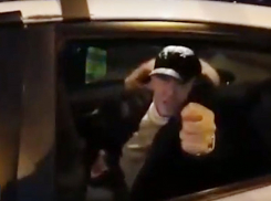 Хулиганский жест водителя внедорожника, который задел Land Cruiser и устроил потасовку в Одессе, попал на видео