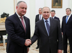 Владимир Путин одним из первых поздравил Игоря Додона и граждан Молдовы с новогодними праздниками
