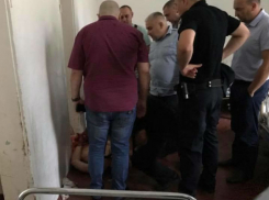 Штурм психбольницы с освобождением заложников, раненых убийцей, попал на видео