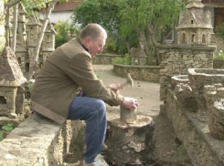 Мини-копии шедевров архитектуры по фото создал житель Криулян 