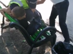 (18+) Задержание молдавского Джорджа Флойда попало на видео
