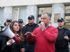 Додон - Гурину: Возьмите пример с Дрэгуцану и уходите по-хорошему 