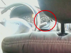 Странную поездку в такси Кишинева снял возмущенный пассажир на скрытую камеру