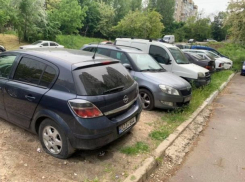 В столице злоумышленники атаковали парковку - неприятные сюрпризы для автовладельцев
