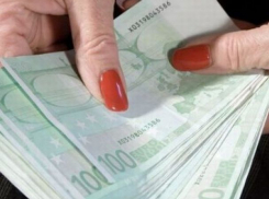 В Бельцах задержали полицейского, получившего взятку в 7 000 леев от владелицы парикмахерского салона