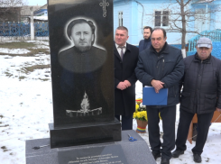 В Молдове открыли памятник священнику и его жене, спасшим евреев в годы войны