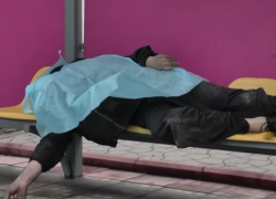 В центре Кишинева на остановке обнаружили труп мужчины