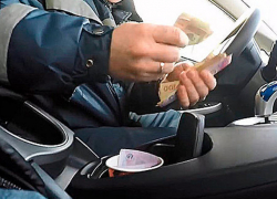 Мужчина попытался откупиться от патрульных полицейских, но был схвачен в Басарабяске