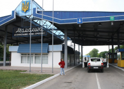 На границе Украины и Молдовы перехватили фуру с алкоголем, в которой скрывались уклонисты