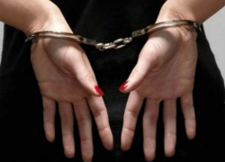 Кровавый праздник в Кишиневе: женщина ударила ножом мужа, который пришел утром пьяный