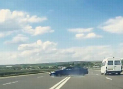 Под Оргеевом водитель Opel Vectra попытался совершить безрассудный обгон и оказался на встречной полосе - он спасся лишь чудом 