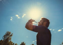 Отравление серной кислотой из найденной бутылки получил мужчина в Каменском районе