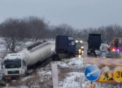 Под Теленештами столкнулись два огромных грузовика 