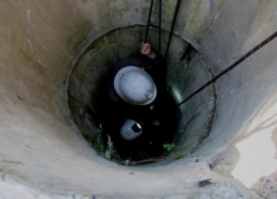 В Дондюшанах пожилая женщина упала в 8-метровый колодец