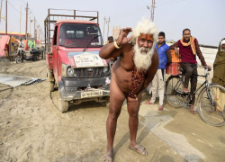 Монах протащил по улице многотонный грузовик, привязанный к пенису