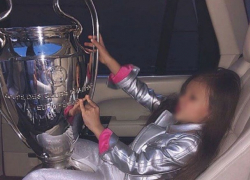 Скандал в Киеве: Кубок Лиги чемпионов пошёл по рукам юных украинок