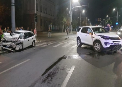 Белые машины столкнулись в центре Кишинева, есть пострадавшие