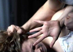 Под Пересечино водитель изнасиловал 42-летнюю женщину, желавшую добраться домой на попутке