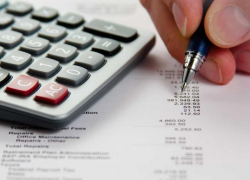 Минфин разъяснил разницу между зарплатой и материальной помощью