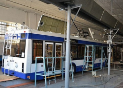 Молодой человек погиб на работе, попав под колеса троллейбуса