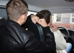 Таксист чудом избежал гибели в схватке с бандитами, которые удавкой душили его под Тирасполем