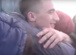 "Такой худой!": рыдания матери освобожденного насильника Дианы Шурыгиной сняли на видео