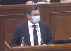 Парламент, возглавляемый Игорем Гросу, решил начать «хорошие времена» с себя 