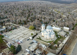 Незасыпаный гроб обнаружен на кладбище "Дойна" - кто виноват?