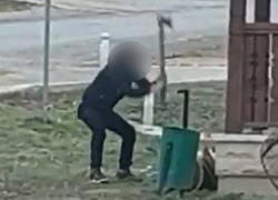 В Джурджулештах местный житель вооружился топором и пошел громить все на своем пути 