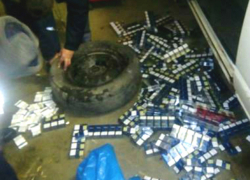 Партию контрабандных сигарет изъяли у молдаванина вместе с микроавтобусом румынские таможенники 