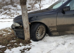 ДТП на трассе Унгены - Кишинев: автомобиль влетел в дерево 