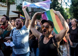 Что скажет Санду? В ЕС предложили штрафовать тех, кто против геев и лесбиянок