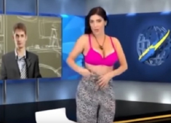 Популярная телеведущая полностью разделась в прямом эфире, показывая лечебную гимнастику