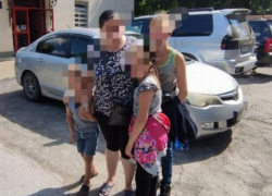 Полицейские помогли двум потерявшимся на Центральном рынке девочкам