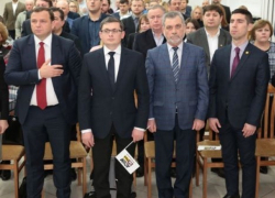 Соцсети: жительницу Кишинева обматерили политические агитаторы